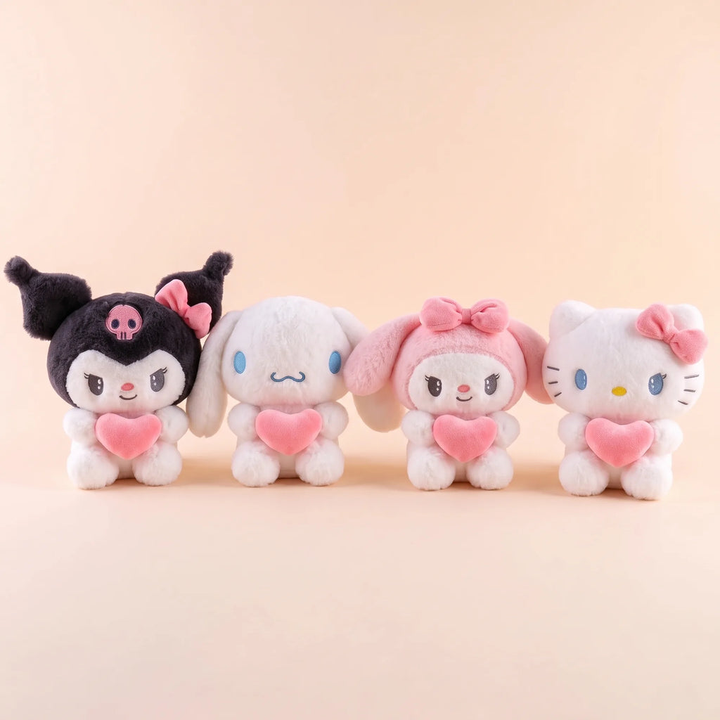 Peluche cœur 22 cm Hello Kitty, Kuromi, My Melody ou Cinnamoroll, vue studio