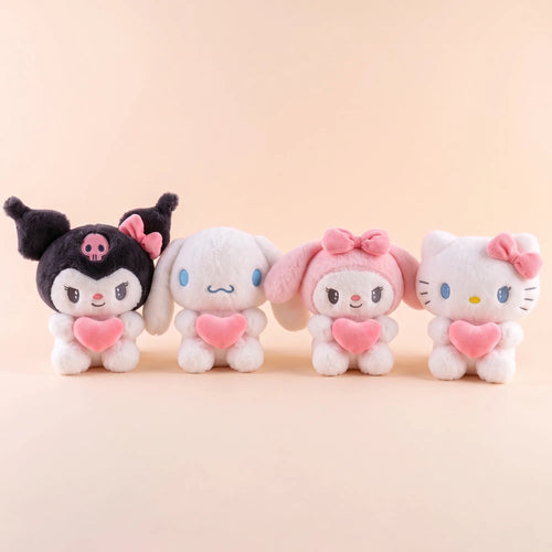 Peluche cœur 22 cm Hello Kitty, Kuromi, My Melody ou Cinnamoroll, vue studio