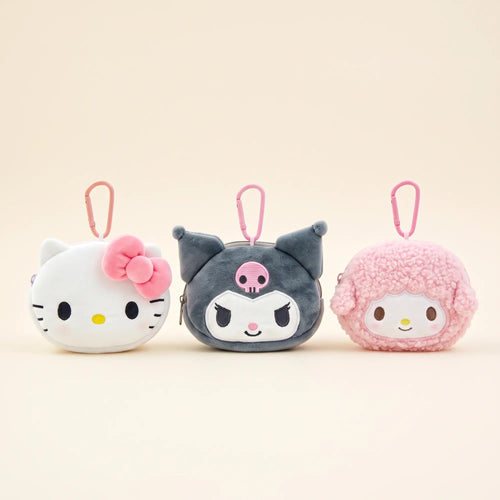 Porte-monnaie peluche à mousqueton Kuromi, Hello Kitty, Cinnamoroll, vue studio