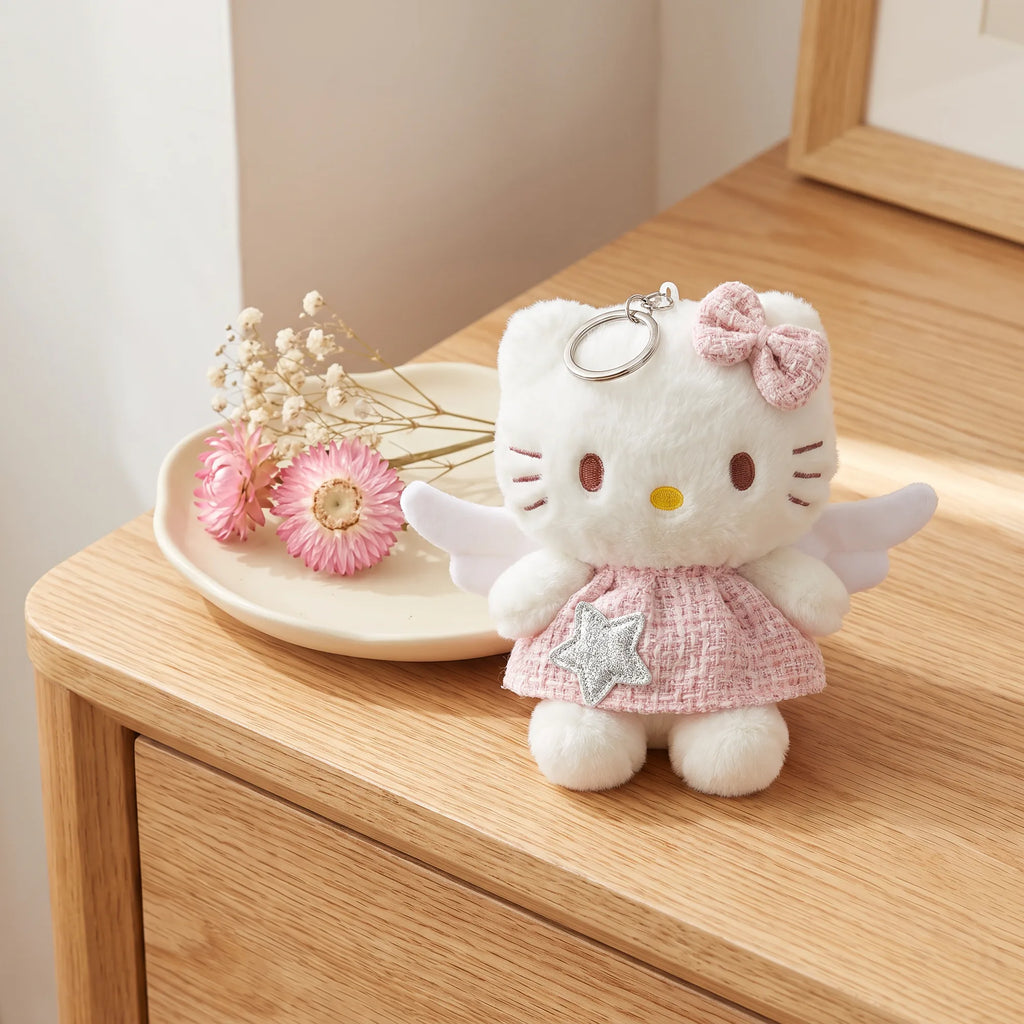 Porte-clés peluche Hello Kitty en tenue, en situation