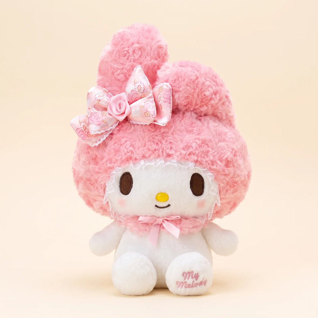 Peluche série Rose My Melody 30 cm ou Hello Kitty 25 cm, vue studio