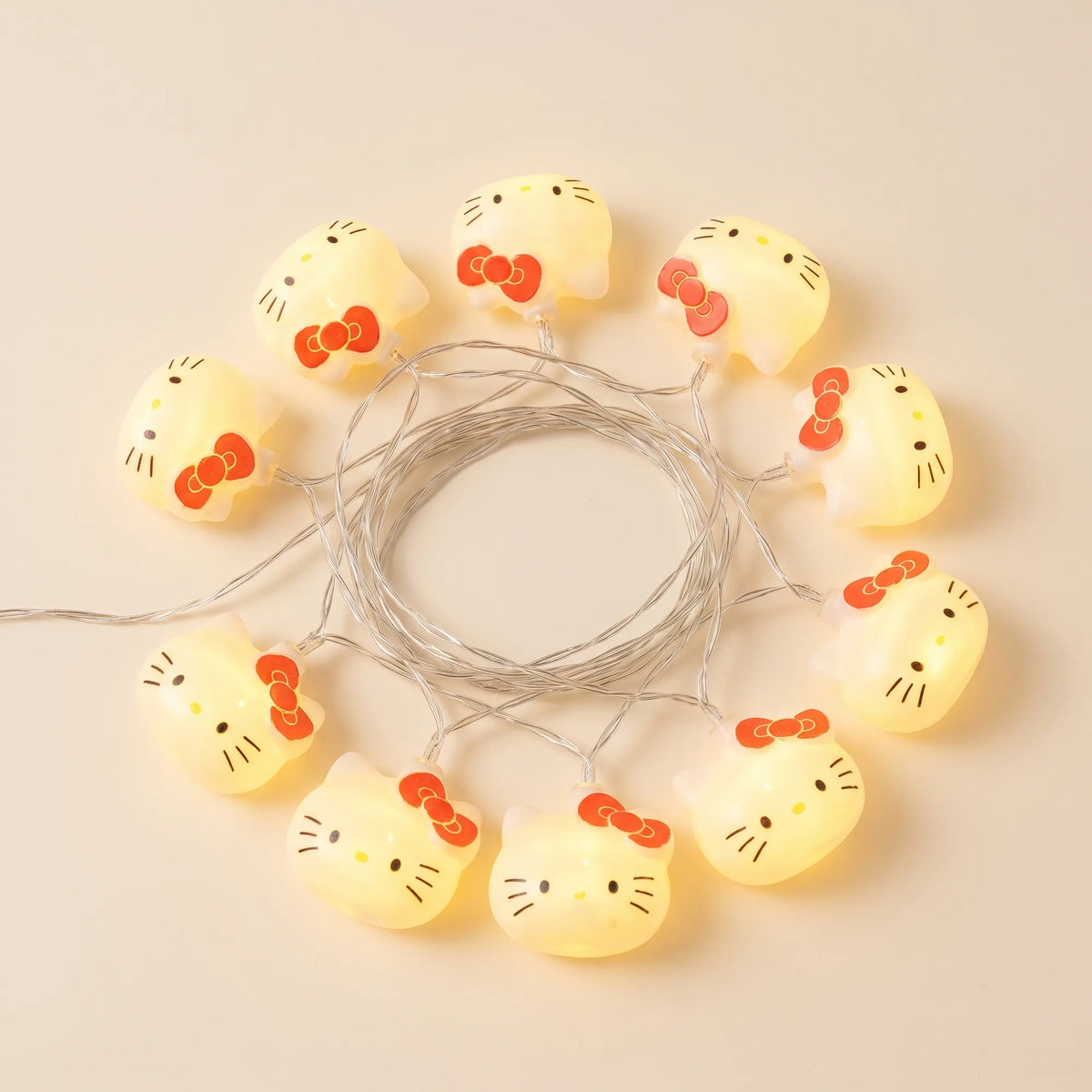 Guirlande lumineuse LED Hello Kitty ou Cinnamoroll, vue studio