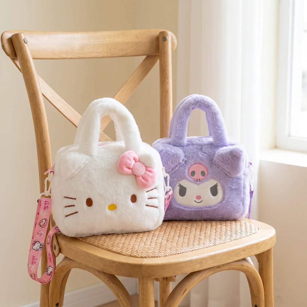 Sac peluche Sanrio Characters : sac à main, rond ou sac à dos, en situation