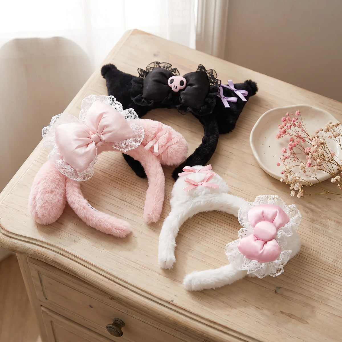 Serre-tête peluche à oreilles My Melody, Hello Kitty ou Kuromi, en situation