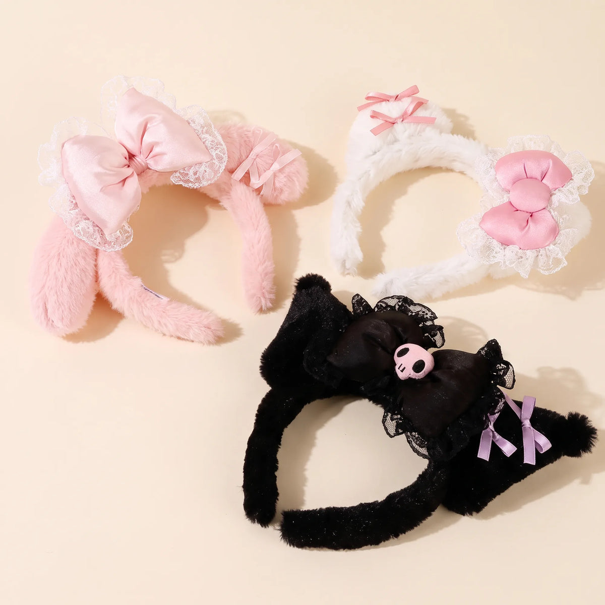 Serre-tête peluche à oreilles My Melody, Hello Kitty ou Kuromi, vue studio