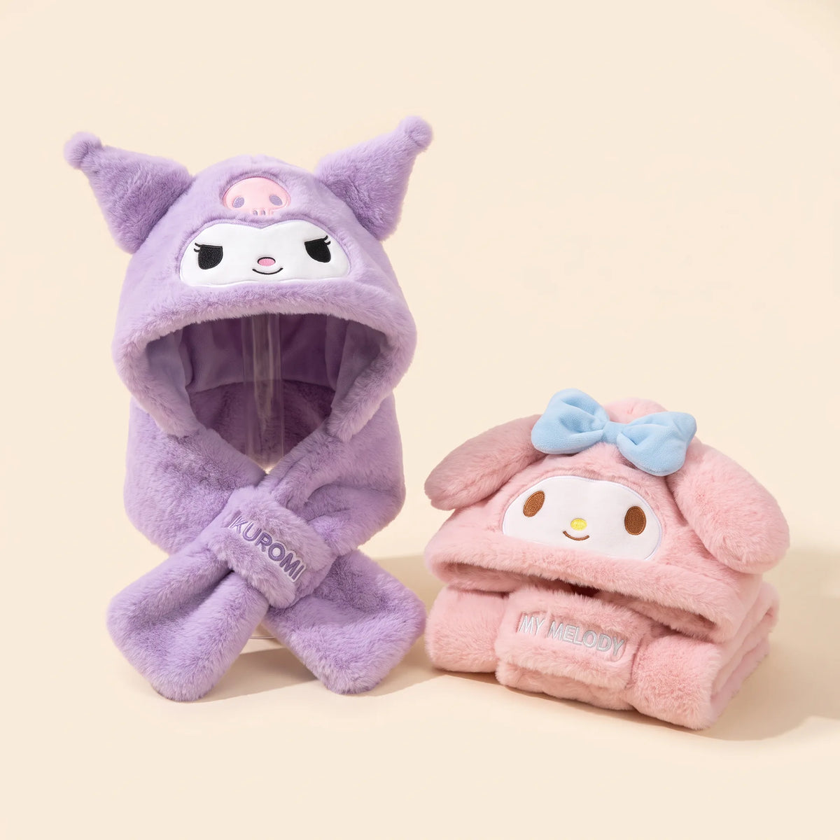 Bonnet-écharpe en peluche Kuromi, Cinnamoroll ou My Melody, vue studio