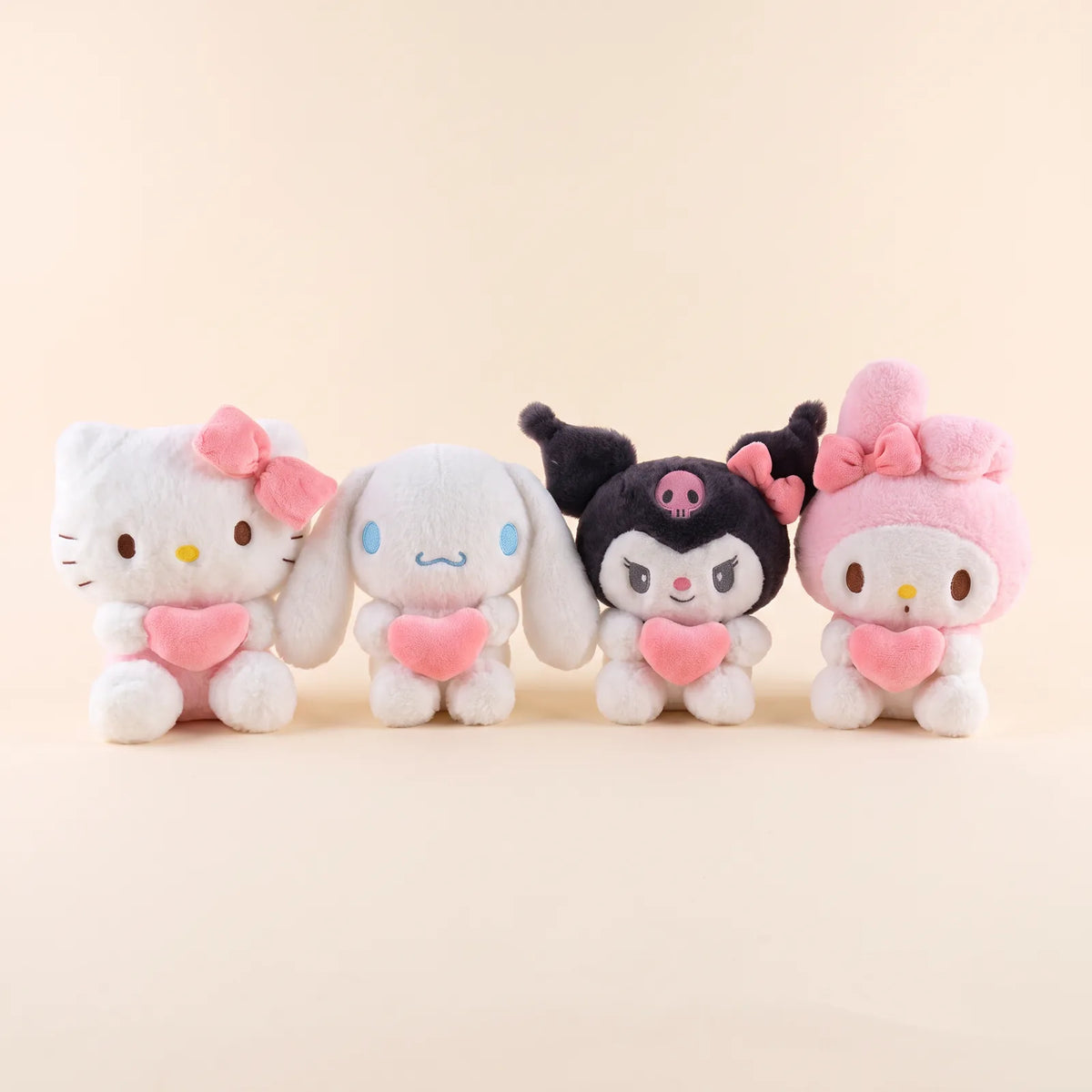 Peluche cœur 22 cm Hello Kitty, Kuromi, My Melody ou Cinnamoroll — Hello Kitty